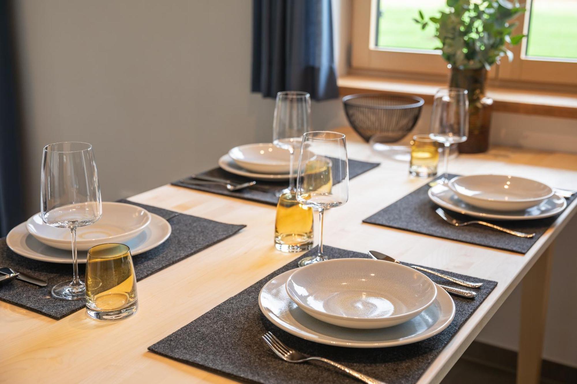 Graf Chiemo Suites - Direkt Am Chiemsee Mit Separatem Seezugang Chieming Kültér fotó