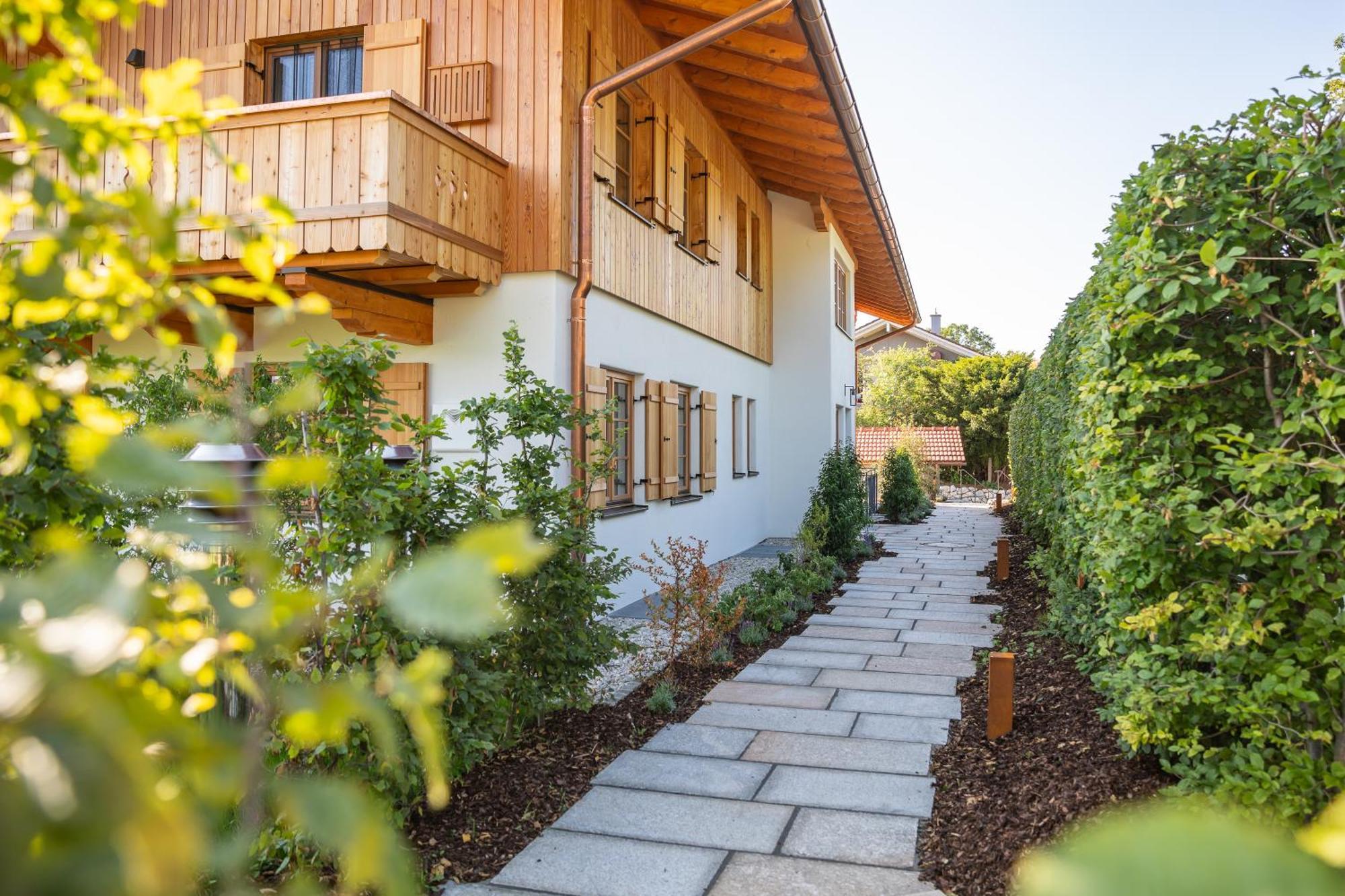 Graf Chiemo Suites - Direkt Am Chiemsee Mit Separatem Seezugang Chieming Kültér fotó