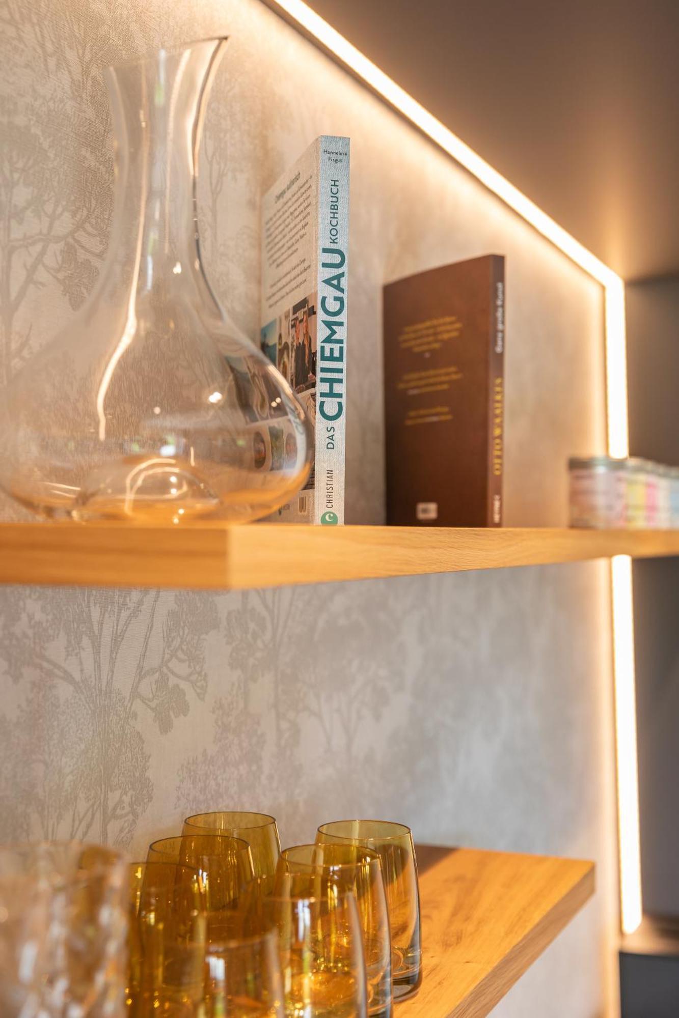 Graf Chiemo Suites - Direkt Am Chiemsee Mit Separatem Seezugang Chieming Kültér fotó