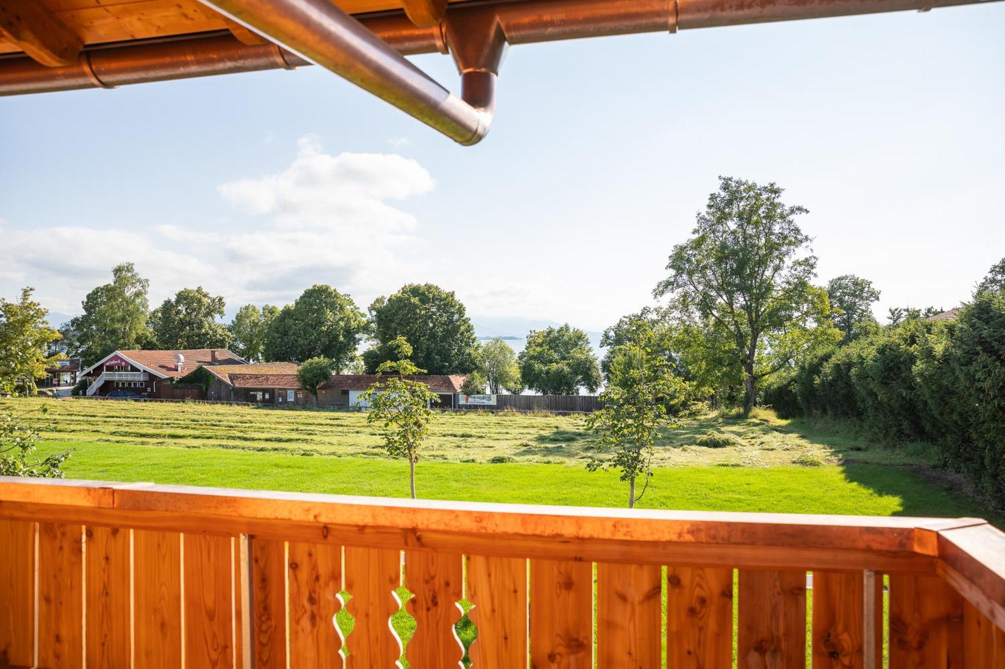 Graf Chiemo Suites - Direkt Am Chiemsee Mit Separatem Seezugang Chieming Kültér fotó