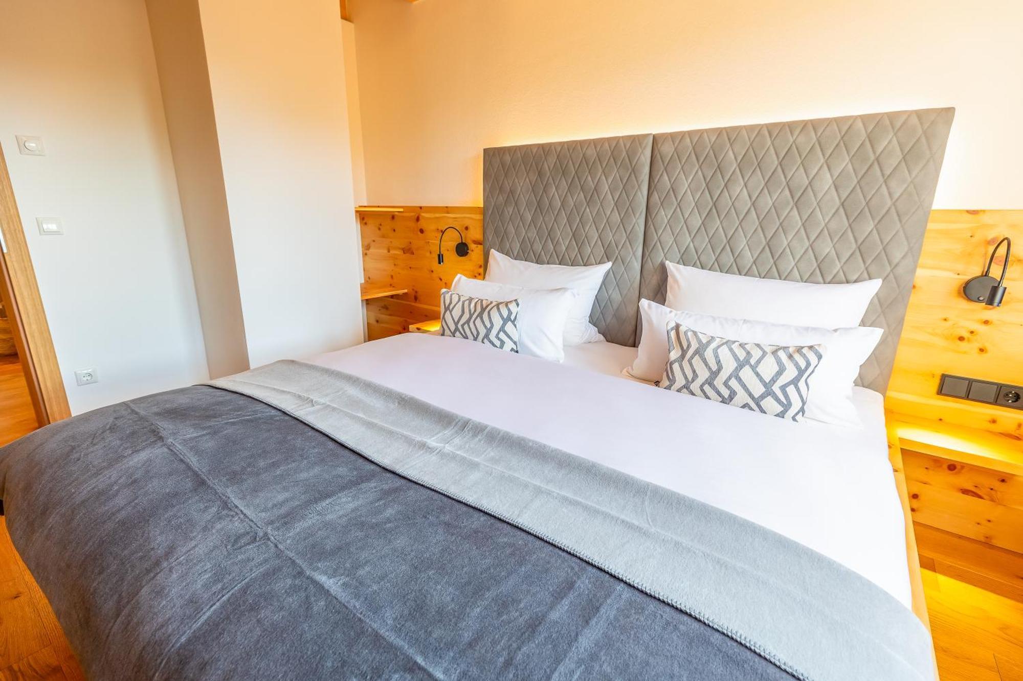 Graf Chiemo Suites - Direkt Am Chiemsee Mit Separatem Seezugang Chieming Kültér fotó